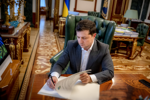 Україна готова знизити вартість транзиту газу та надати підземні сховища для стратегічного резерву, – Зеленський
