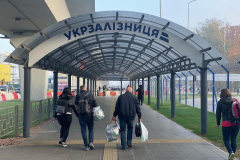 "Укрзалізниця" з грудня підвищить працівникам зарплату на 10%