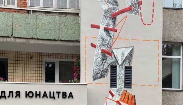В Хмельницком туристам предлагают увидеть топ-10 муралов