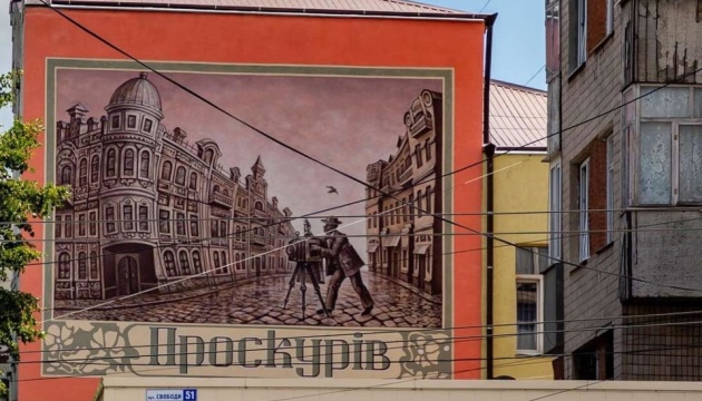 В Хмельницком туристам предлагают увидеть топ-10 муралов