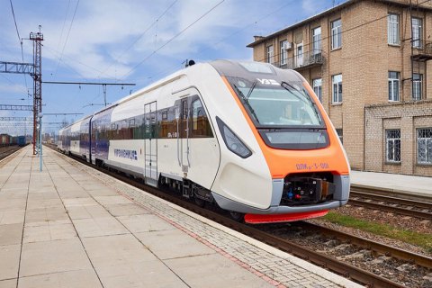 “УЗ” планує за два роки купити у Крюківського заводу 600 пасажирських вагонів і 20 дизель-поїздів