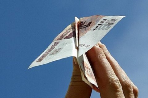 Курс рубля в Росії впав на 40%