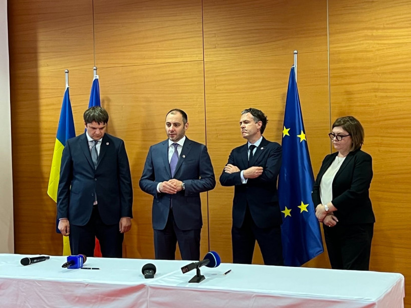 ​Транспортний безвіз: Україна та ЄС підписали угоду про вантажні перевезення (фото)