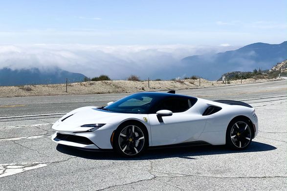 К 2030 году Ferrari будет выпускать 80% гибридных и полностью электрических автомобилей