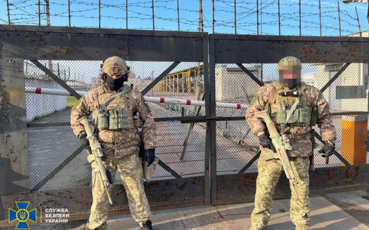 СБУ прийшла з обшуками на Кременчуцький НПЗ, який мають передати державі (доповнено)