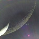 Космический корабль NASA “Орион” облетел Луну и направляется на Землю