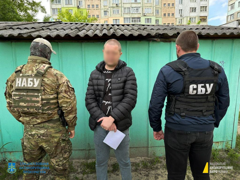 НАБУ повідомило трьом посадовцям держпідприємства Академії аграрних наук про підозру у махінаціях з добривами на 17 млн грн (фото)