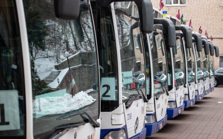 Кабмін обмежив використання музики в автобусах та таксі