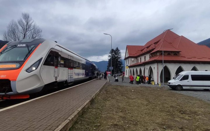 Укрзалізниця запустить «гірські шатли» зі Львова до Рахова