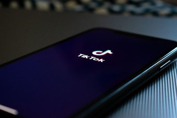 ЕС призывает TikTok "не жалеть усилий" для борьбы с дезинформацией