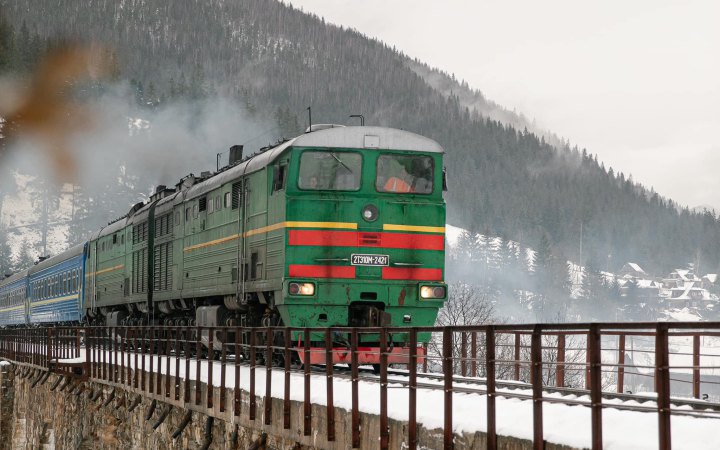 Укрзалізниця призначила додатковий поїзд із Харкова до Ворохти