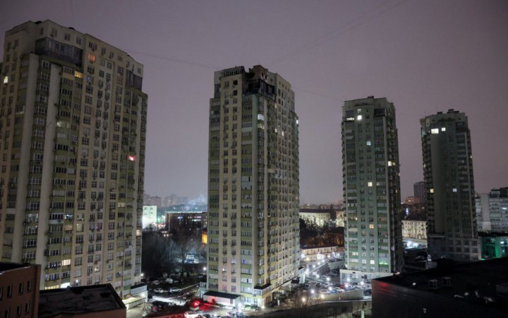 Завтра в Україні знову діятимуть упродовж доби графіки відключень світла