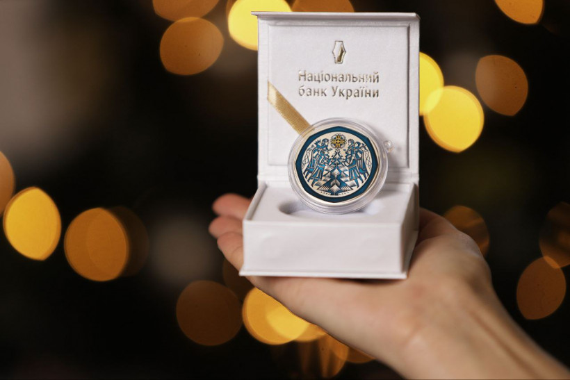 НБУ випустив нову пам’ятну монету «Новорічна іграшка» (фото)
