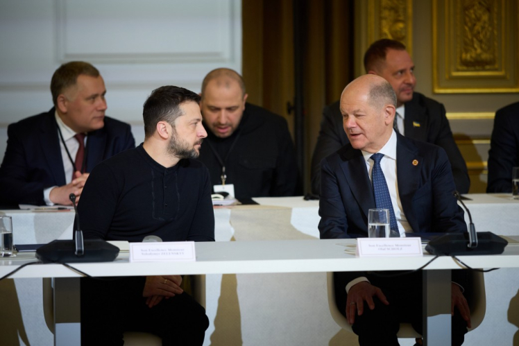 Франко-британська місія в Україні і додаткові санкції проти РФ. Про що йшлося на зустрічі європейських лідерів у Парижі 
