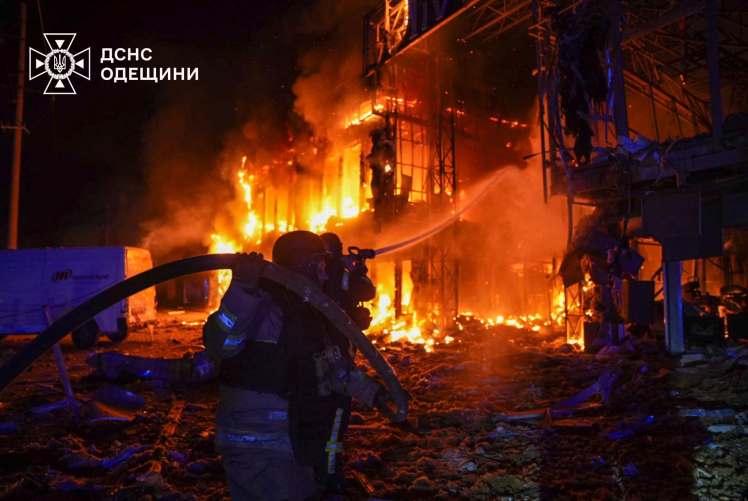 В Одесі через атаку дронів пошкоджено кілька торгових центрів