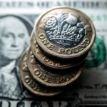 Банки в лютому скоротили ввезення готівкової валюти до України