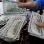 Чого чекати від курсу долара на початку квітня: прогноз банкіра