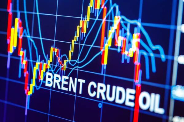 Ціни на нафту прискорили падіння: Brent подешевшала до $70,22 за барель