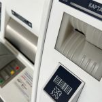 Деякі банкомати у рф припинили приймати нові купюри через санкції