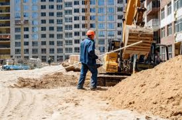 Головне за середу: в Україні стало менше банків, ввезення валюти скоротилось