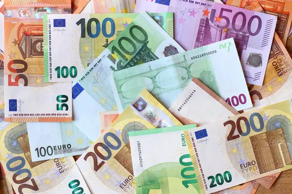 Курс валют на 6 березня: євро у банках подорожчало на 57 копійок