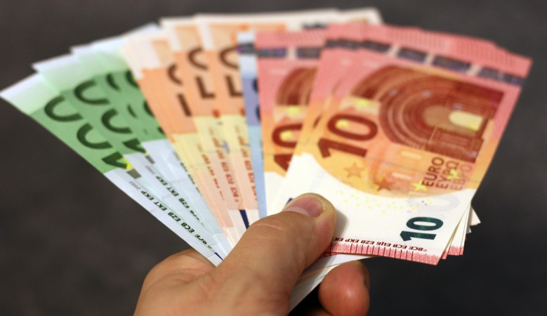 Курс валют на вечір 20 березня: євро різко впало на міжбанку