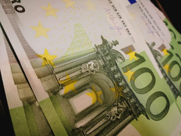 Курс валют на вечір 24 березня: долар на міжбанку зріс, а євро подешевшало