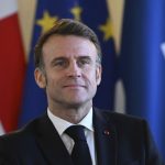 Макрон відповів, чи буде Євросоюз знімати санкції з Росії