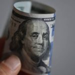 Офіційний курс: Нацбанк знизив гривню на 9 копійок