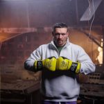 Олександр Усик провів тренування на зруйнованій ТЕС ДТЕК