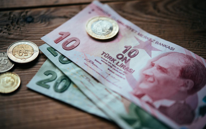 Турецька ліра обвалилася до історичного мінімуму на тлі політичної нестабільності