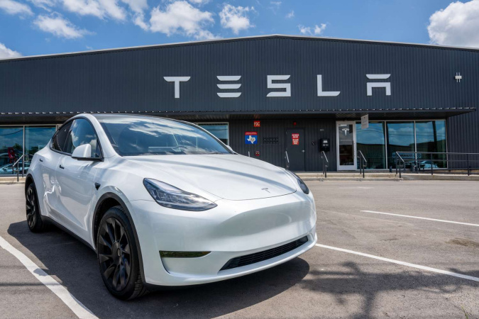 Власники Tesla активно обмінюють автівки на інші марки
