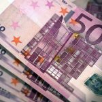 Головне за понеділок: євро зростає, долар падає, золото оновлює максимуми