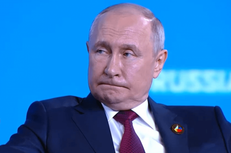Росія зіткнулася з реальністю: Москві доведеться “розкрити заначку”