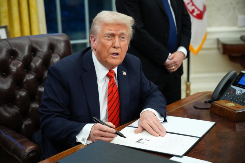 США більше не є незамінними: експерт FT розніс торговельну політику Трампа