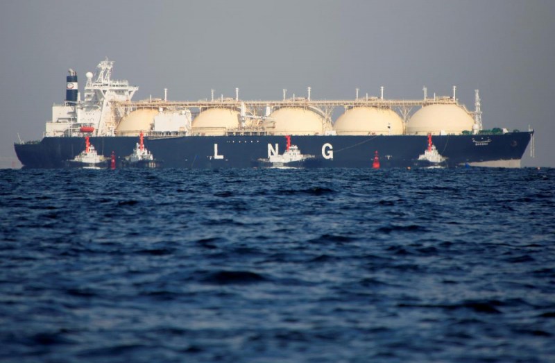 ЄС розглядає варіанти заборони нових російських газових контрактів, – Reuters