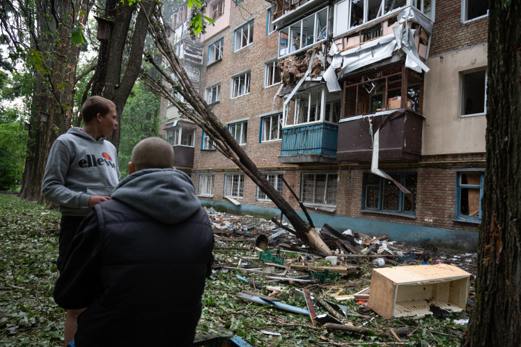 Київ оговтується після нічного удару Росії: фоторепортаж