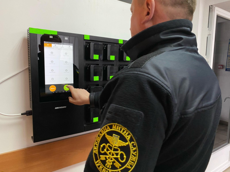 Митники використовуватимуть бодікамери у всіх пунктах пропуску на кордоні. Уряд схвалив постанову