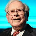 Акції Berkshire Hathaway падають через плани Баффета піти з посади гендиректора