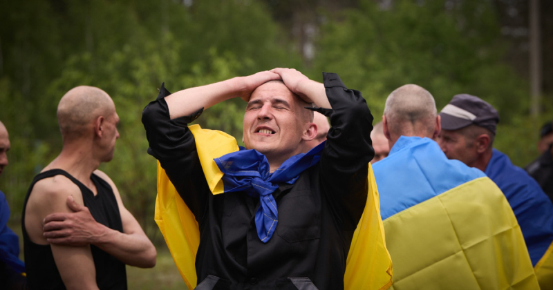 Третій обмін полоненими. Додому повернулися ще 303 українських захисників (фото, відео)