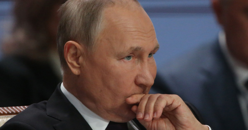 Путін переконаний, що до кінця року Росія зможе повністю захопити чотири області України – Bloomberg