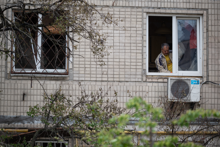 Київ оговтується після нічного удару Росії: фоторепортаж