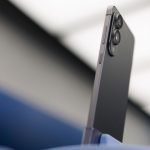 Samsung випускає найтонший смартфон у спробі випередити Apple (фото)