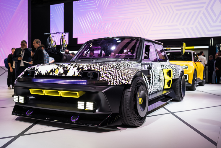 Електроверсія культового Renault R5 Turbo активно збирає замовлення попри цінник у $176 000. У чому його особливість