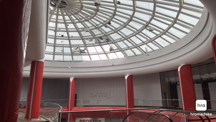 ТРЦ Blockbuster Mall зазнав пошкоджень після атаки Росії на Київ (фото, відео)