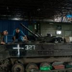 Кабмін дозволив критично важливим для ЗСУ підприємствам бронювати більше людей