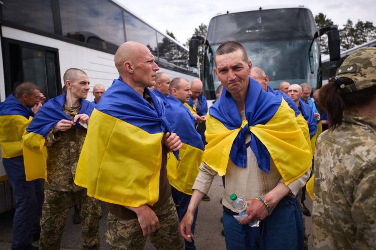 Україна та Росія продовжили обмін полоненими: додому повернулися 307 захисників (фото)