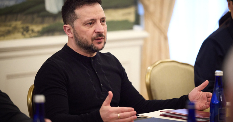 Зеленський про «перемир’я» Путіна, переговори з Трампом та угоду про надра. Головне зі спілкування з журналістами