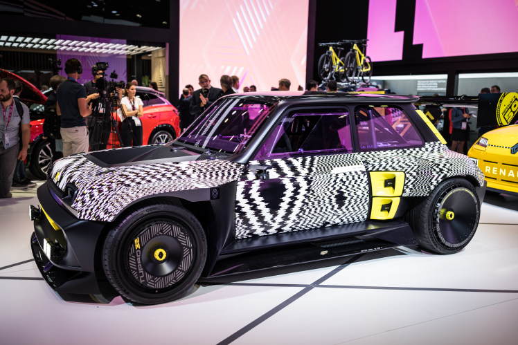 Електроверсія культового Renault R5 Turbo активно збирає замовлення попри цінник у $176 000. У чому його особливість