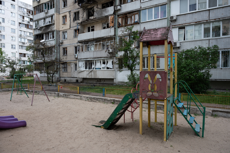 Київ оговтується після нічного удару Росії: фоторепортаж